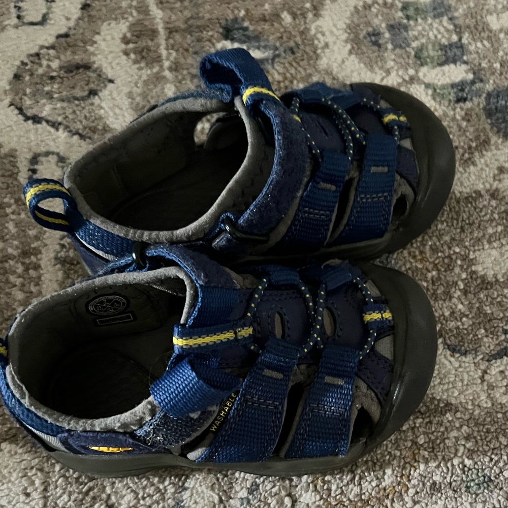 Toddler Keens Size 7